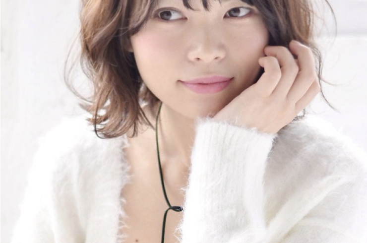 大人可愛い 20代30代40代小顔ワンサイドショートボブ 丸み前下が