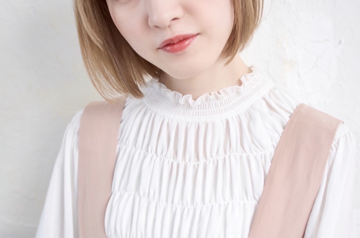 フレンチガーリー:小顔ミニボブ×くすみベージュ:前髪あり