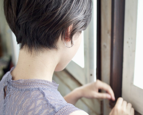 大人可愛い20代30代40代黒髪前下がりショートボブ丸みショートd