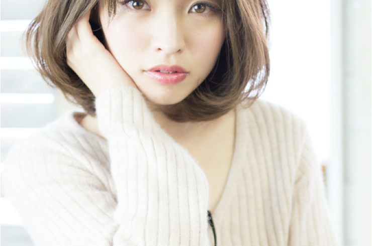 大人可愛い 20代30代40小顔ワンサイドショートボブ 丸み 前下がり
