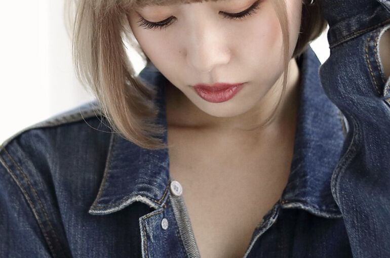 大人可愛い20代30代40代前下がりひし形小顔ボブ 丸みショート