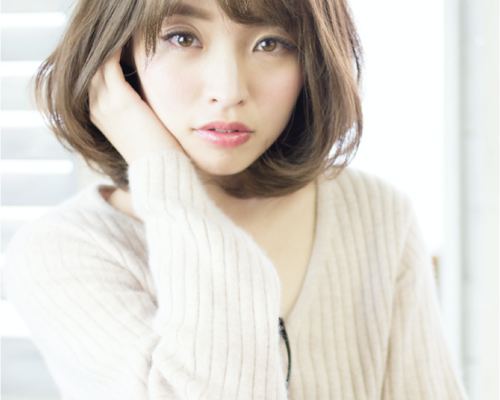 大人可愛い 20代30代40小顔ワンサイドショートボブ 丸み 前下がり