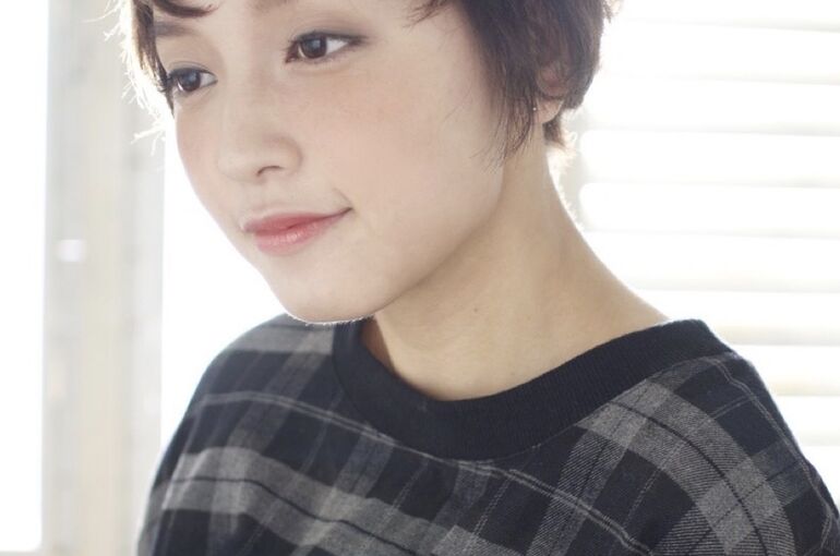 大人可愛い20代30代40代黒髪前下がりショートボブ丸みショート２