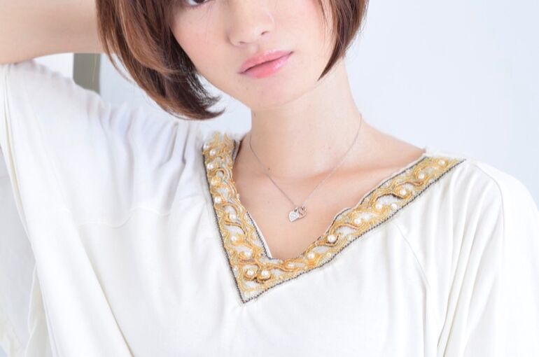 大人かわいい 上品×マロンベージュ ひし形ショートボブ