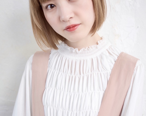フレンチガーリー:小顔ミニボブ×くすみベージュ:前髪あり